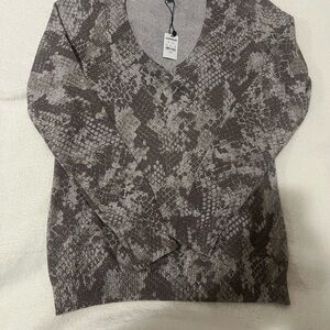 Express V-Neck Sweater in Gray Pattern